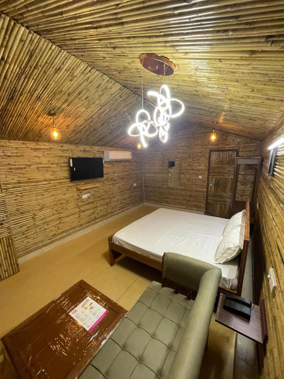 Gopika Resort Vrindāvan Zewnętrze zdjęcie
