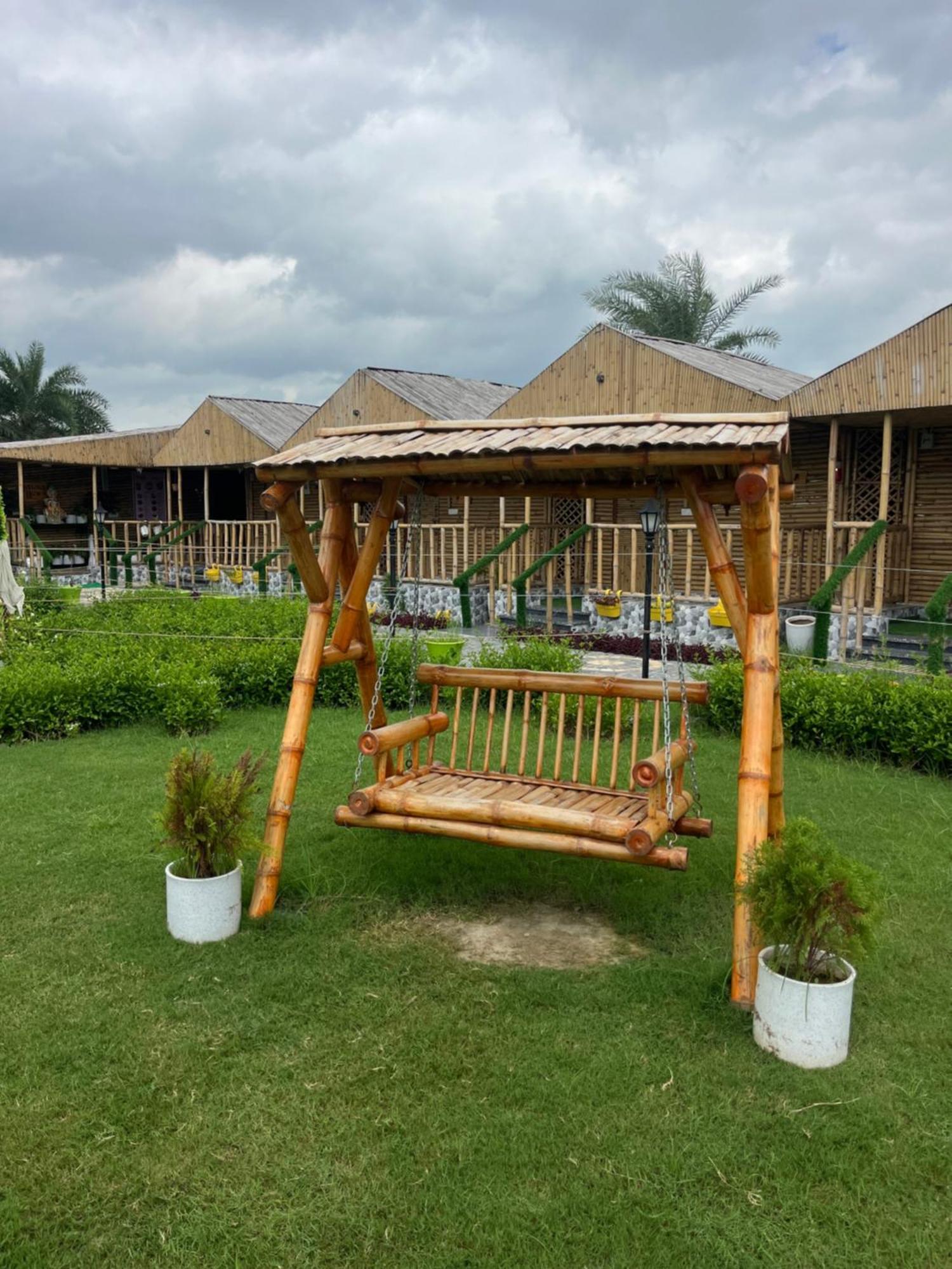 Gopika Resort Vrindāvan Zewnętrze zdjęcie