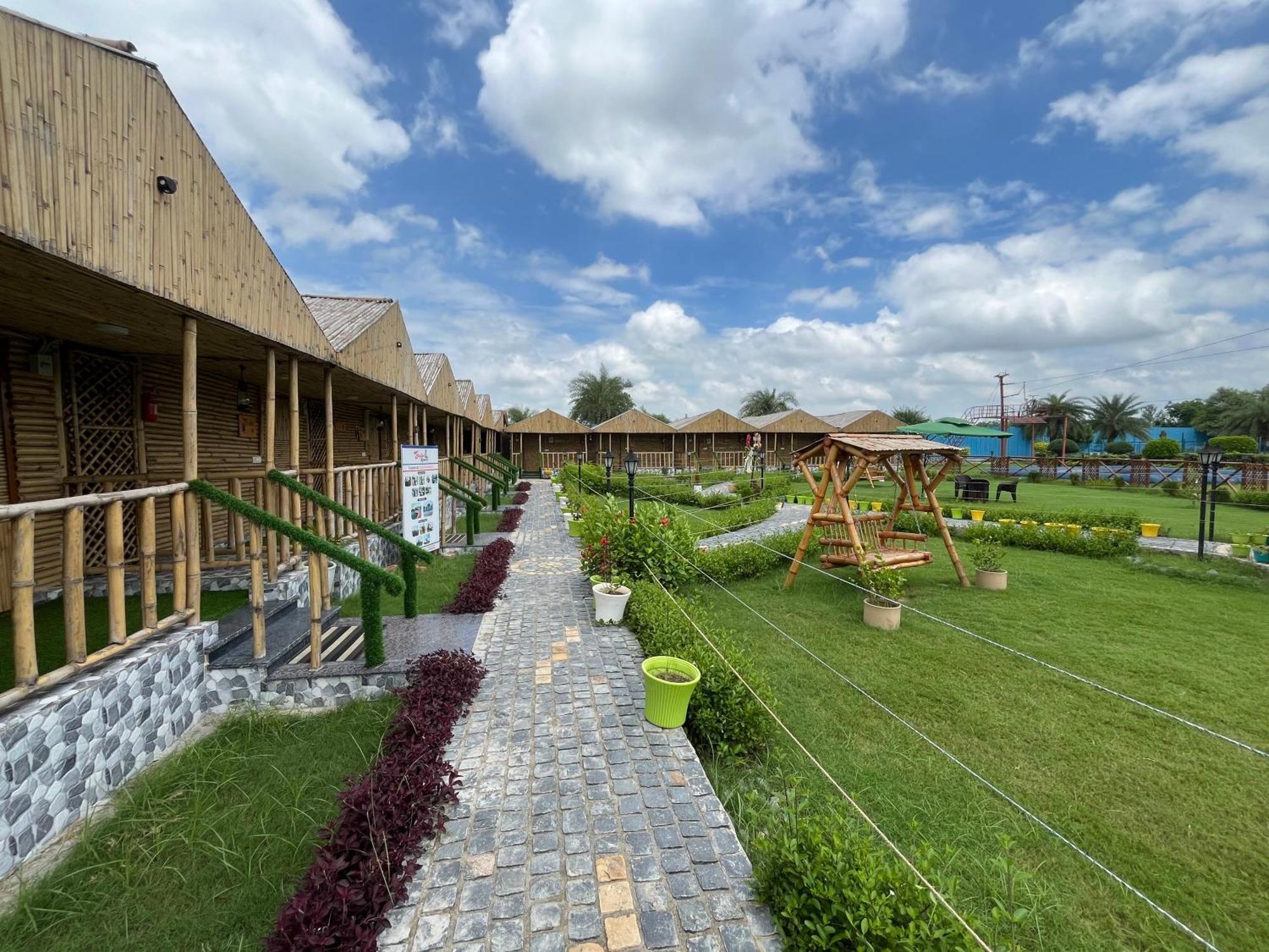 Gopika Resort Vrindāvan Zewnętrze zdjęcie