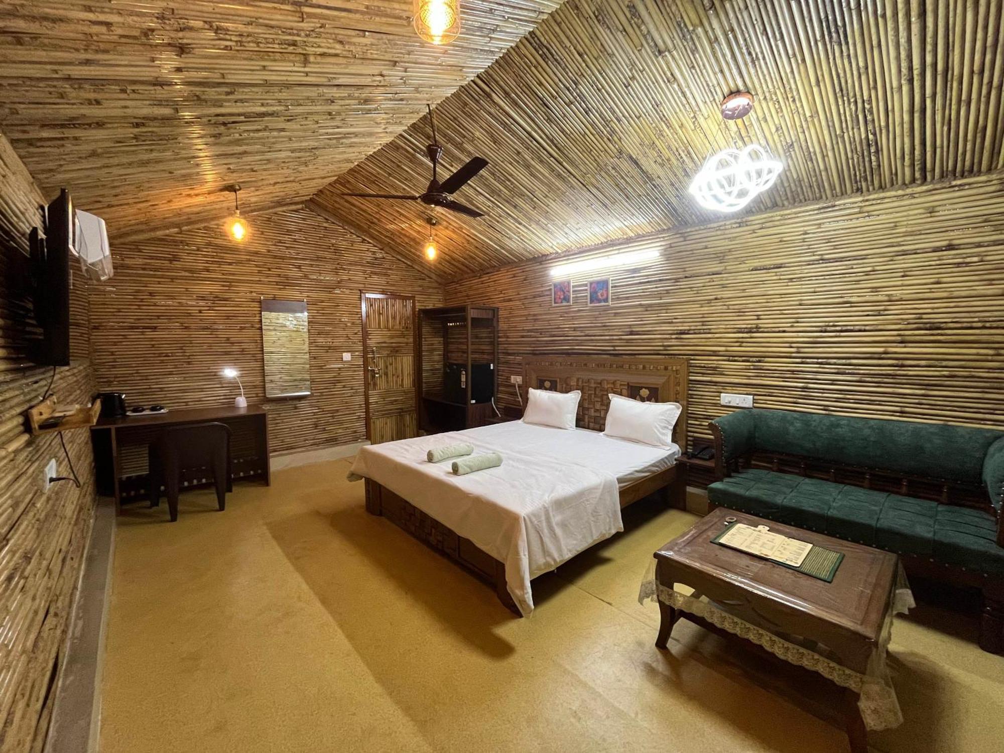 Gopika Resort Vrindāvan Zewnętrze zdjęcie